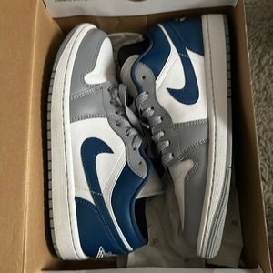 Air Jordan 1 Low size 8